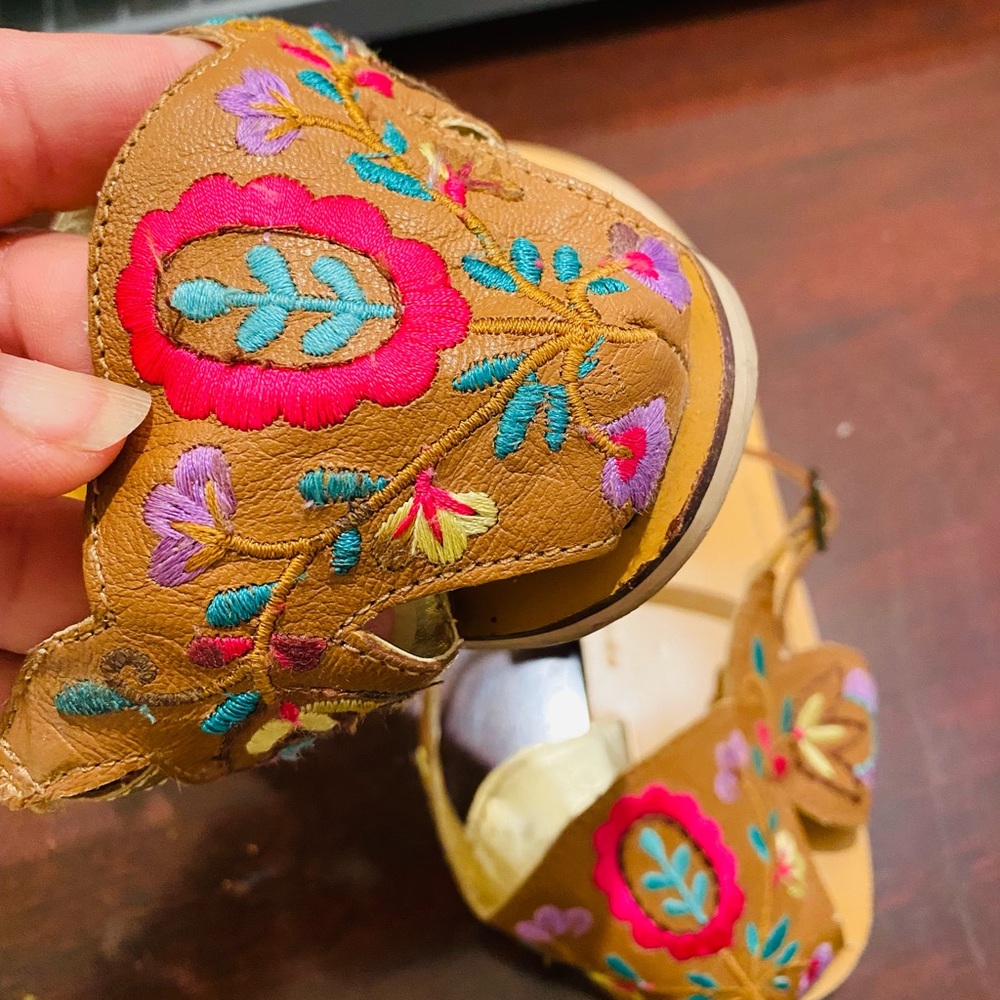 Varieties of SANDALS 👡 price is for one pair!!! - Picture 14 of 14